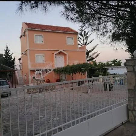 Casa Di Pietro 2 *